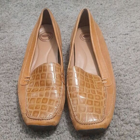 Nurture leather tan crocodile casual slip on loafers Sz 7.5 EUC - Picture 2 of 9